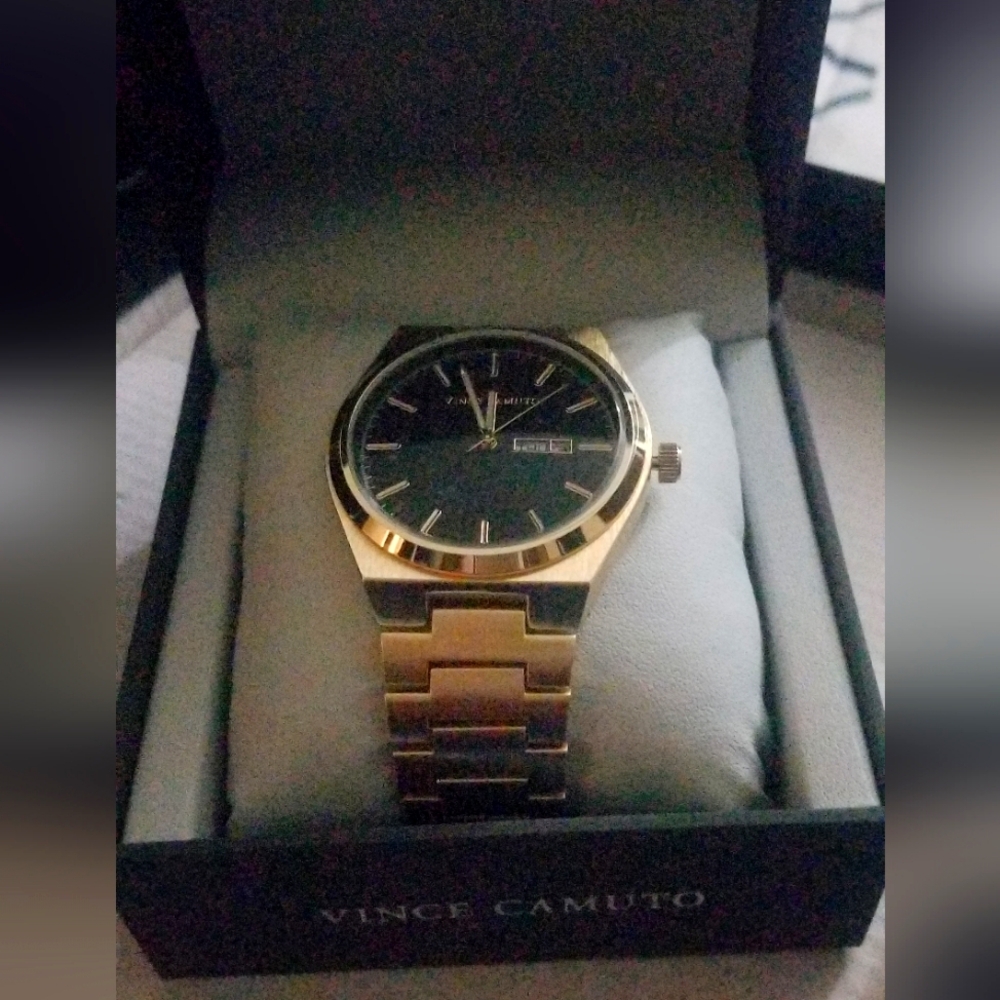 VINCE CAMUTO MEN'S GOLD WATCH
